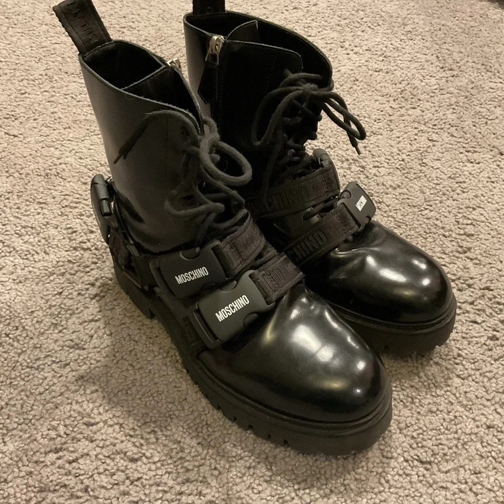 Moschino Italy Signature Strap Black Leather Combat MOTO Boots Platform Shoes 41 - Picture 1 of 11